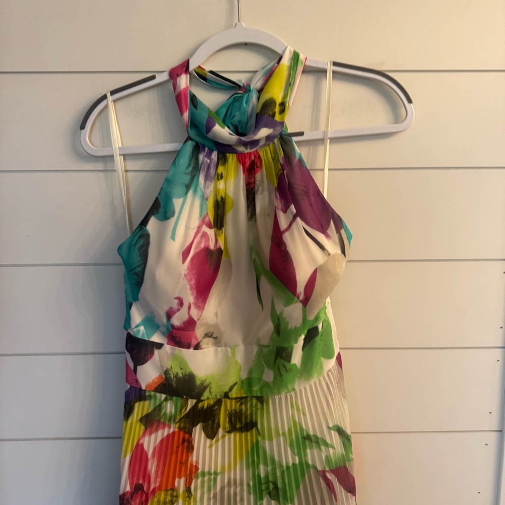 Eliza J Sz 6 Floral Maxi Halter Neck Dress. Pleated & beautiful! 🩷 - Picture 3 of 9